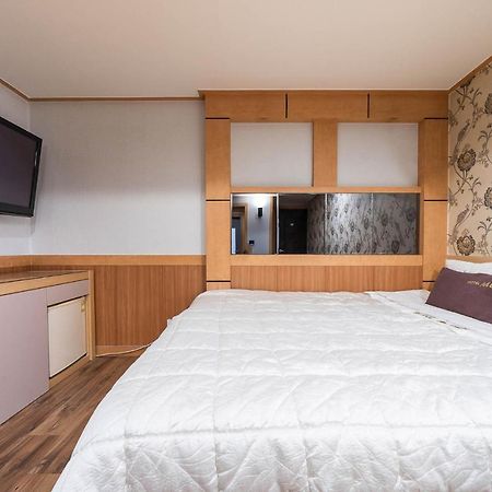 Mu Hotel Sasang Экстерьер фото